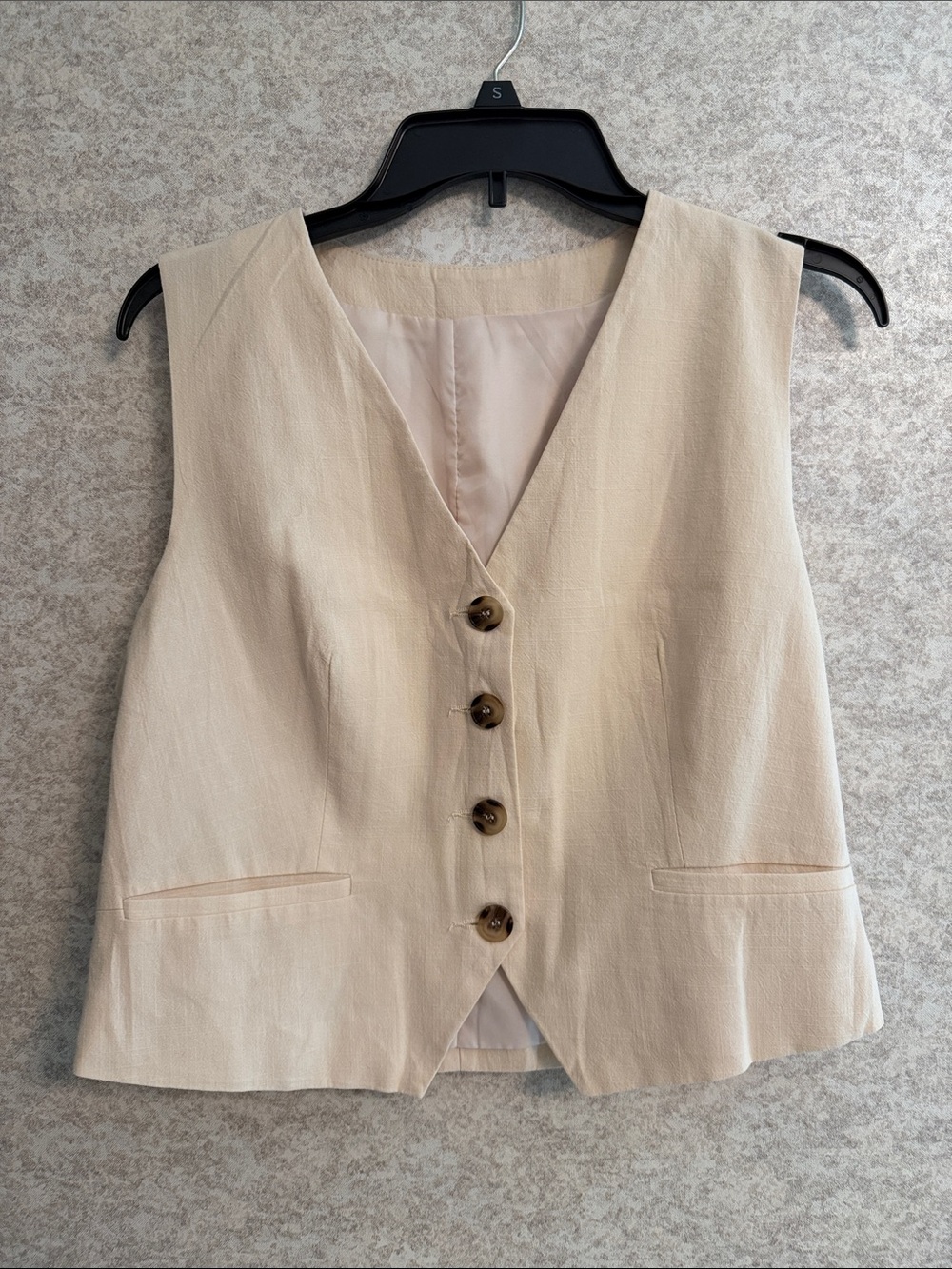 Cream Button Front Sleeveless Vest Size Small